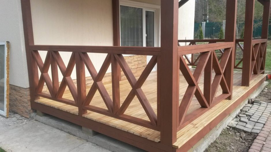 Ограждение террасы крест-накрест