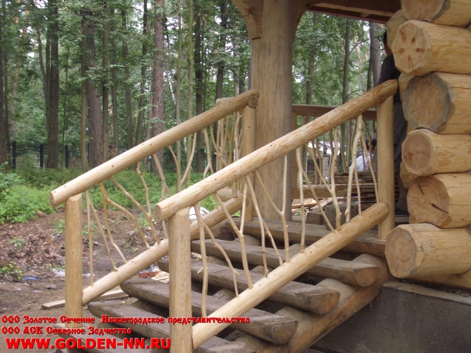 Перила для крыльца из дерева