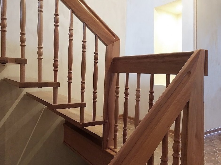Перила деревянные для лестниц
