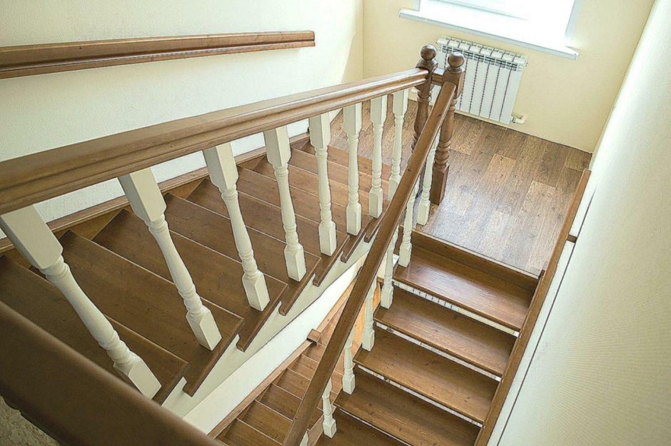 Деревянная лестница из дуба