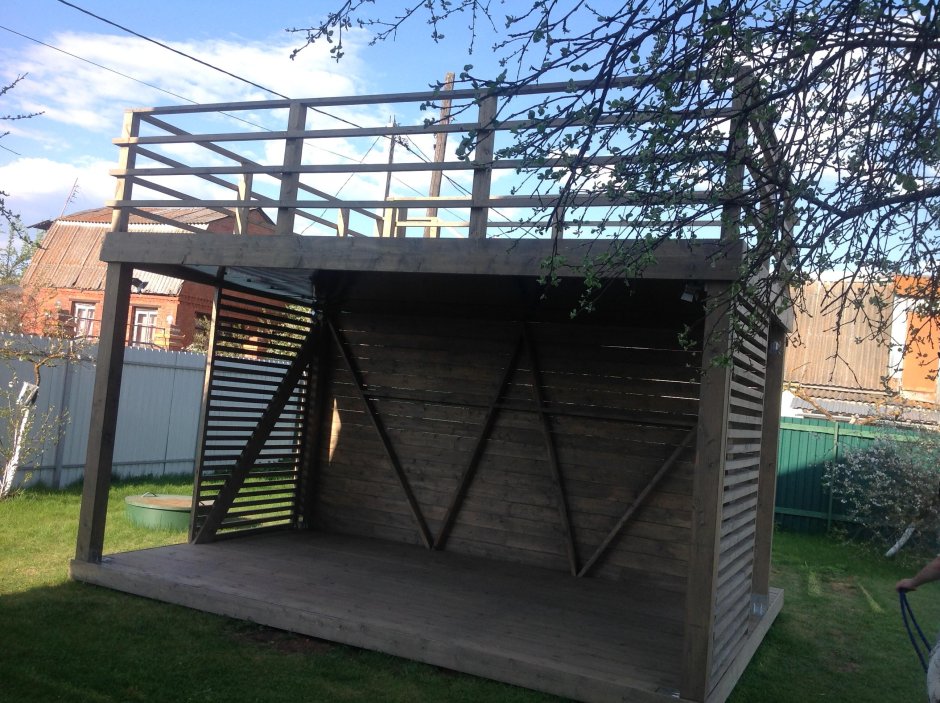 Двухэтажная беседка