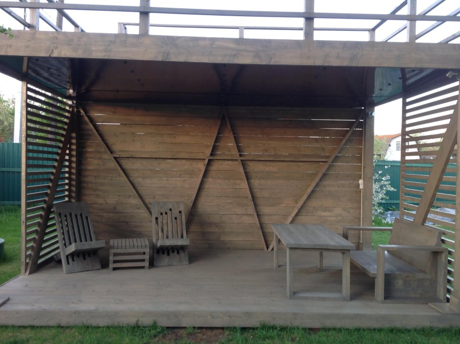 Дом с верандой на втором этаже