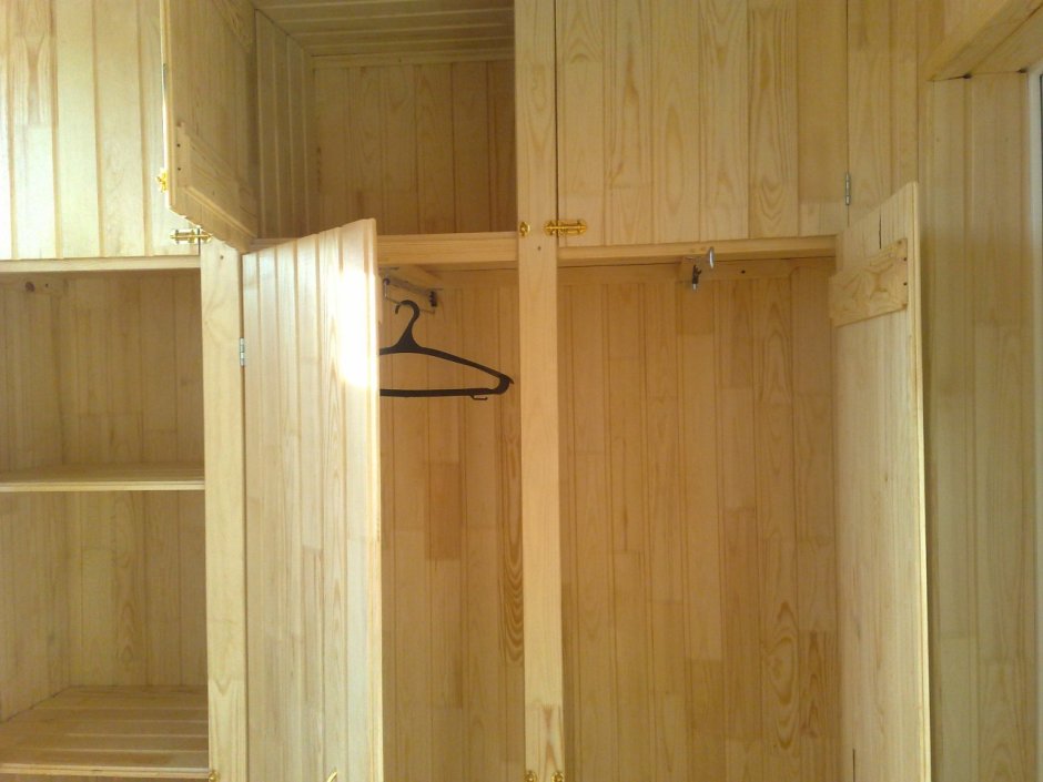 Встроенный шкаф из вагонки