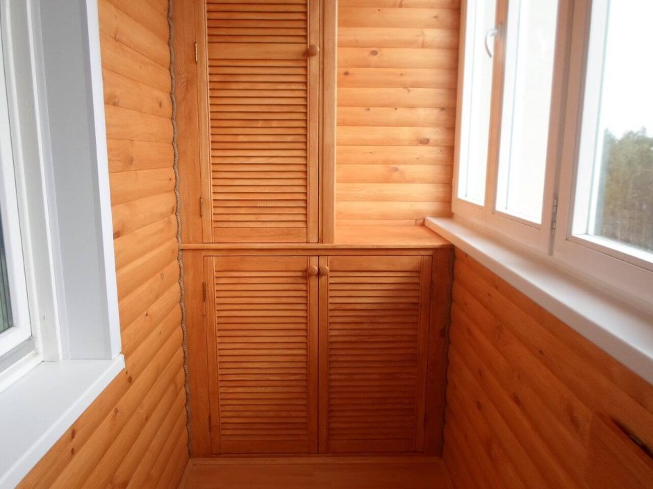 Балкон обшитый блок хаусом