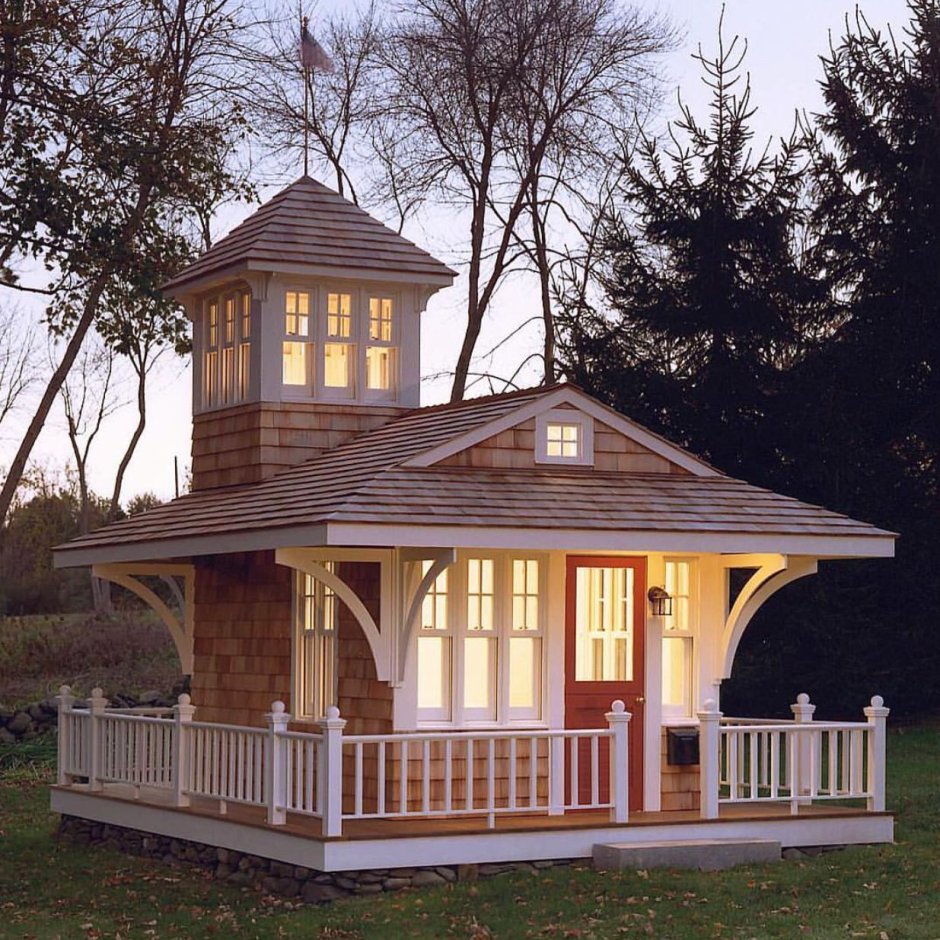 Двухэтажный дом с беседкой