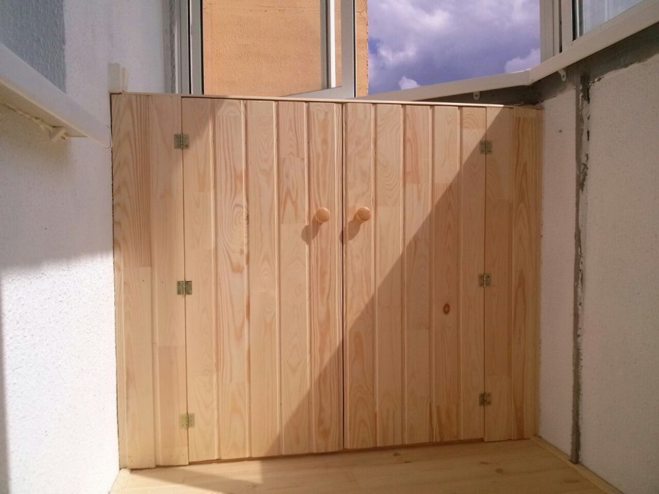 Монтаж двери в парилку