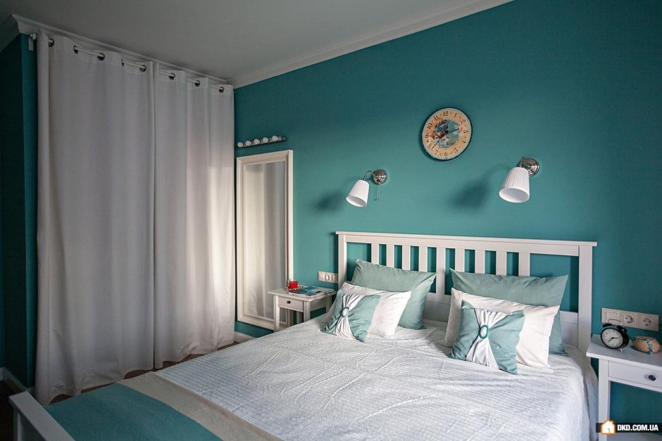 Бирюзовый цвет стен в спальне