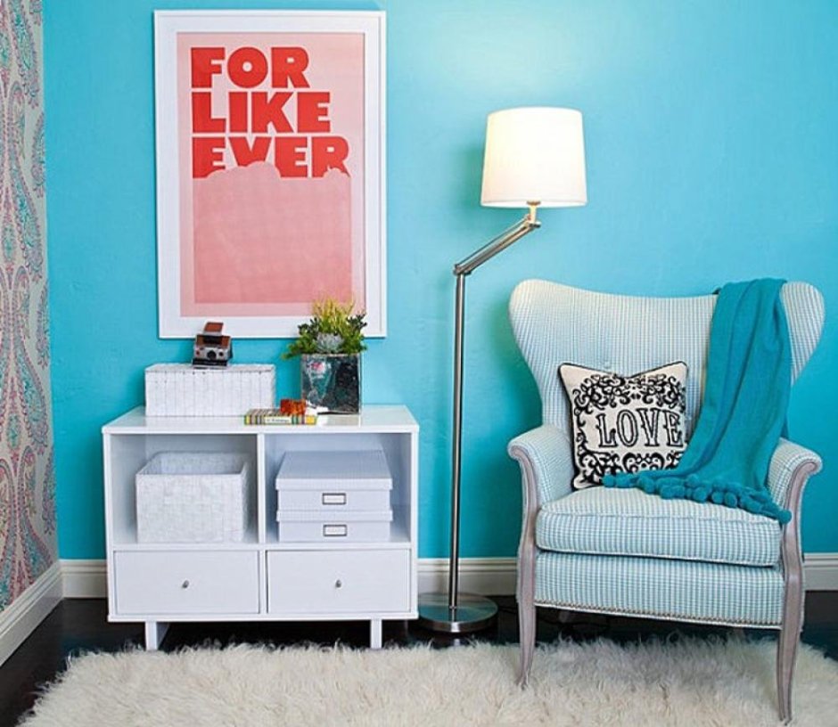 Мебель под голубые стены