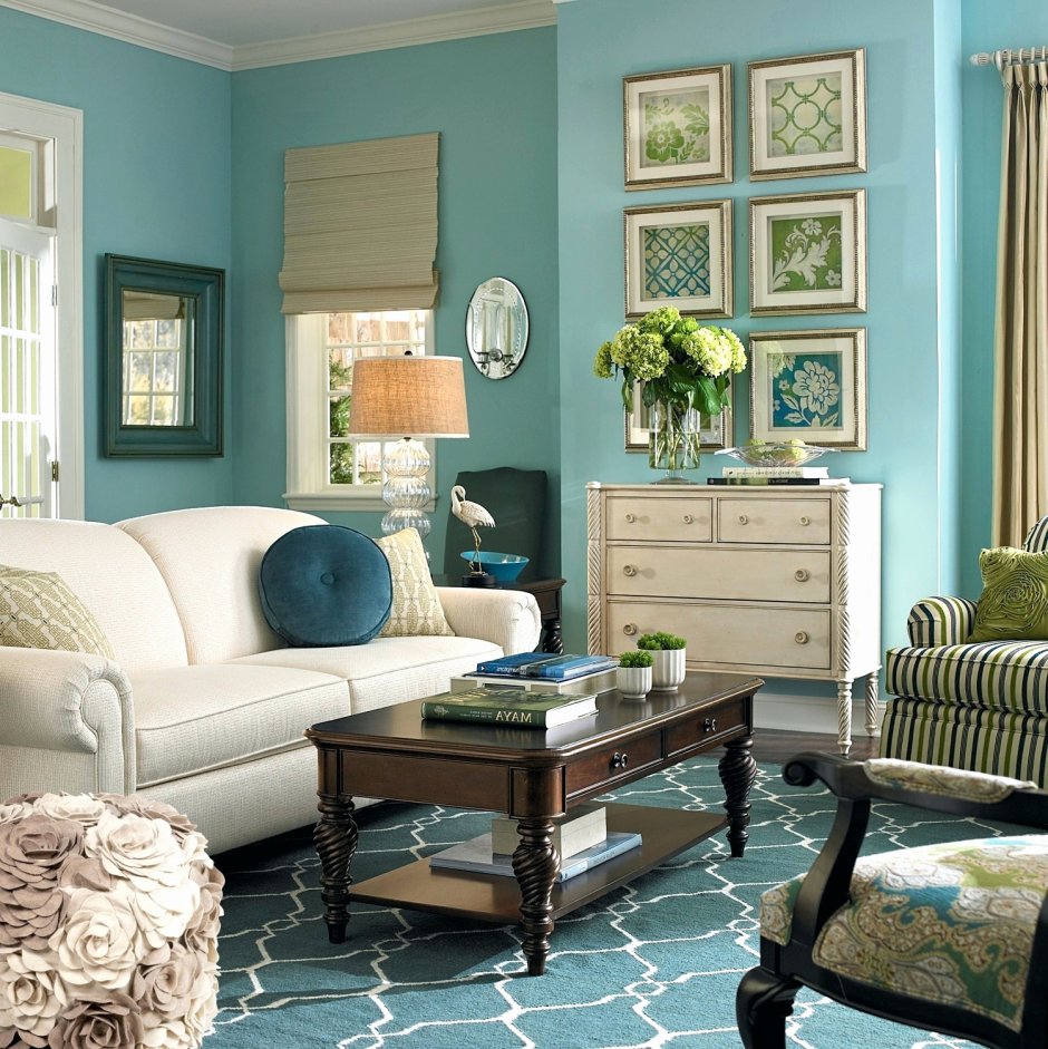Бирюзовый оттенок стен в интерьере гостиной