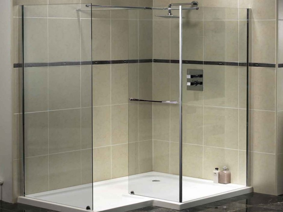 Шторка стеклянная угловая для ванной Triton