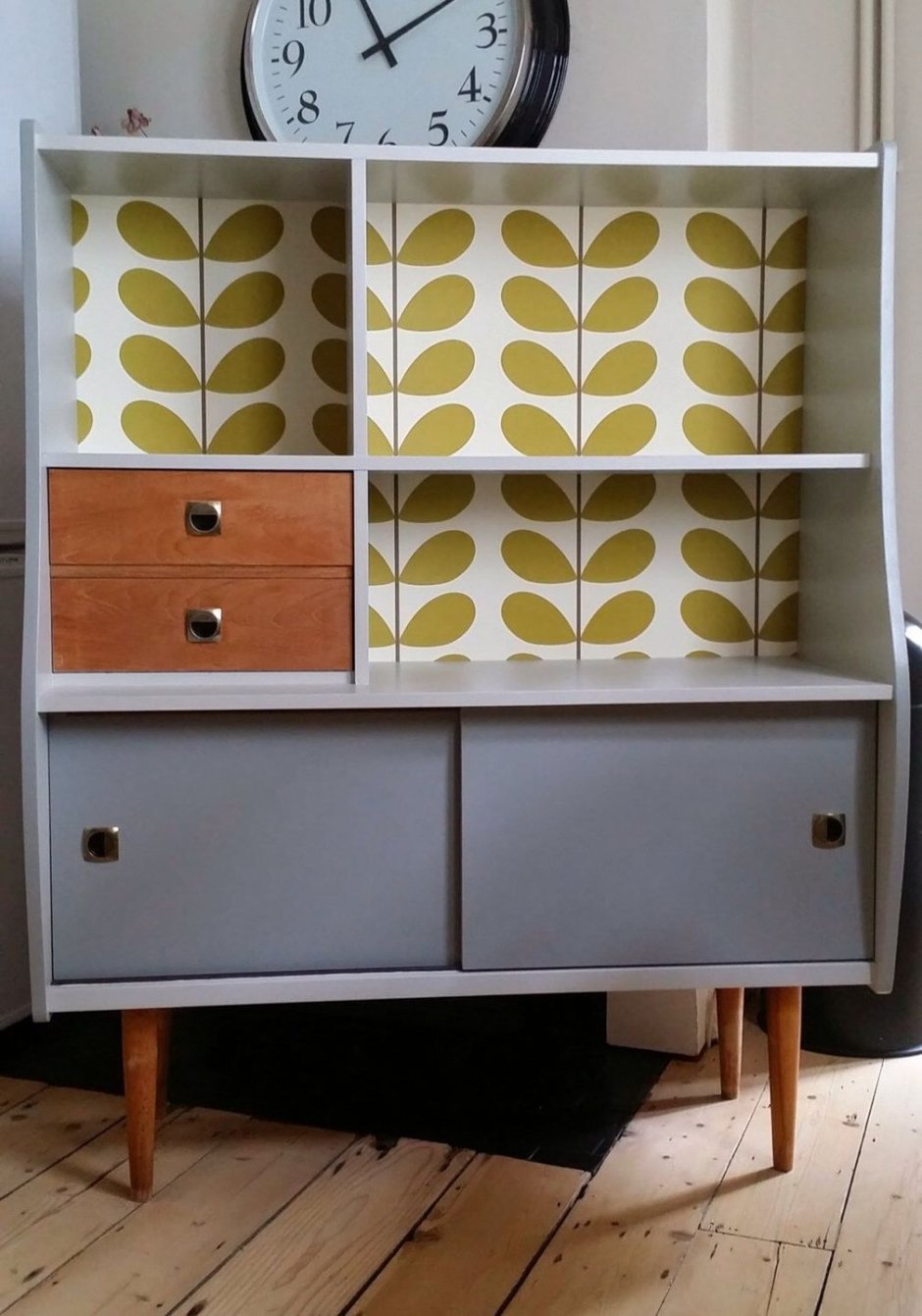 Отреставрировать старый шкаф