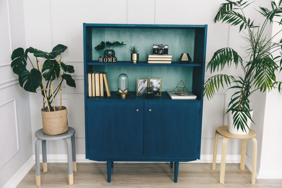 Стеллаж со шторкой на кухне