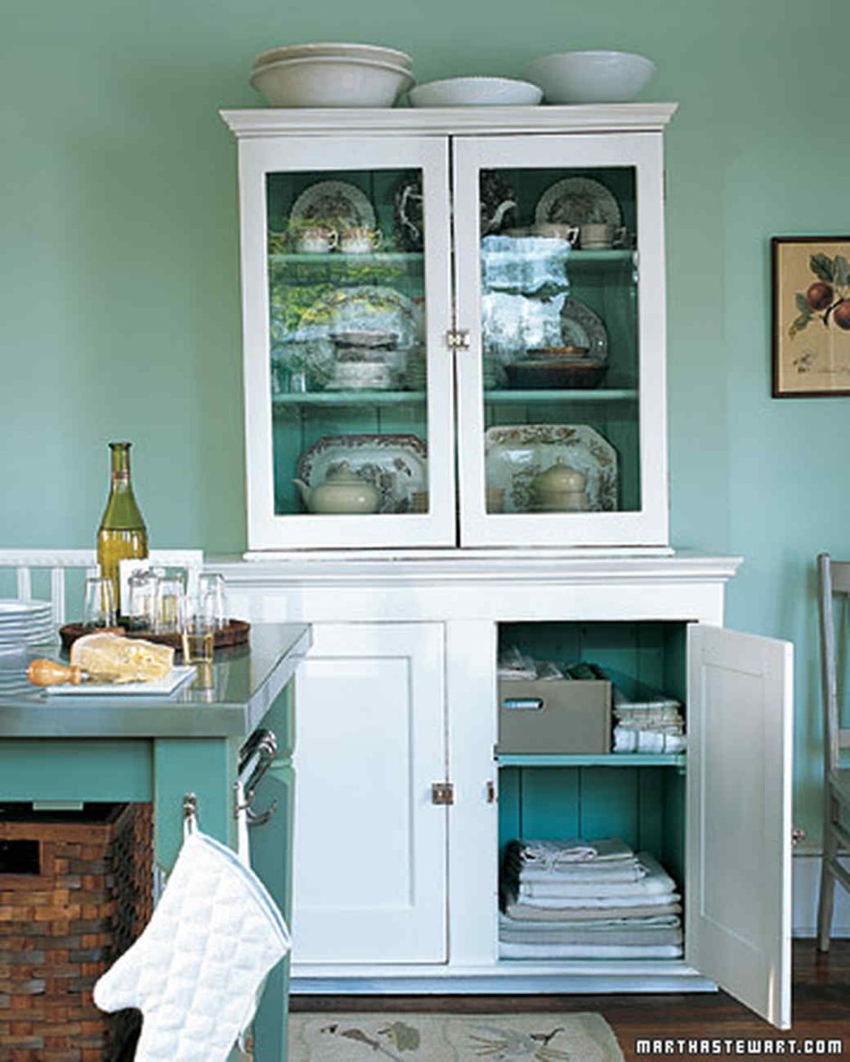 Сервант яркий стиль