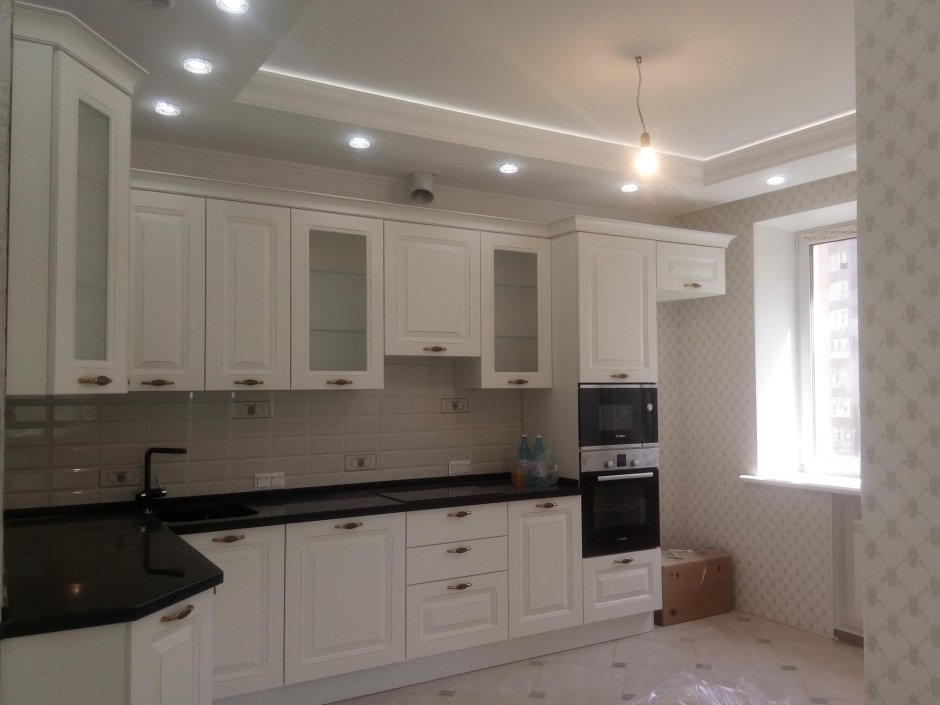 Светлая глянцевая кухня