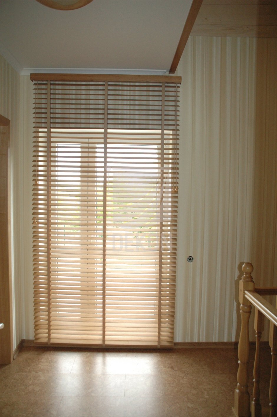 Жалюзи на лестничный пролет