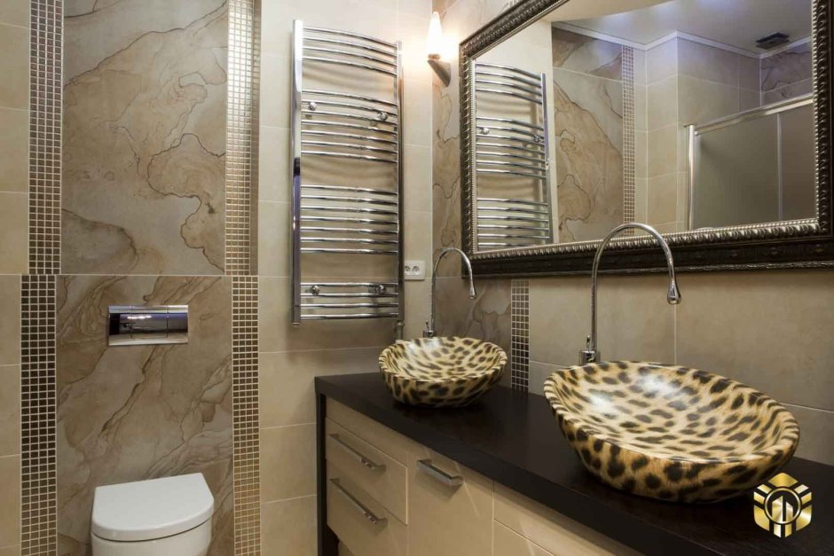 Полотенцесушитель сбоку от раковины