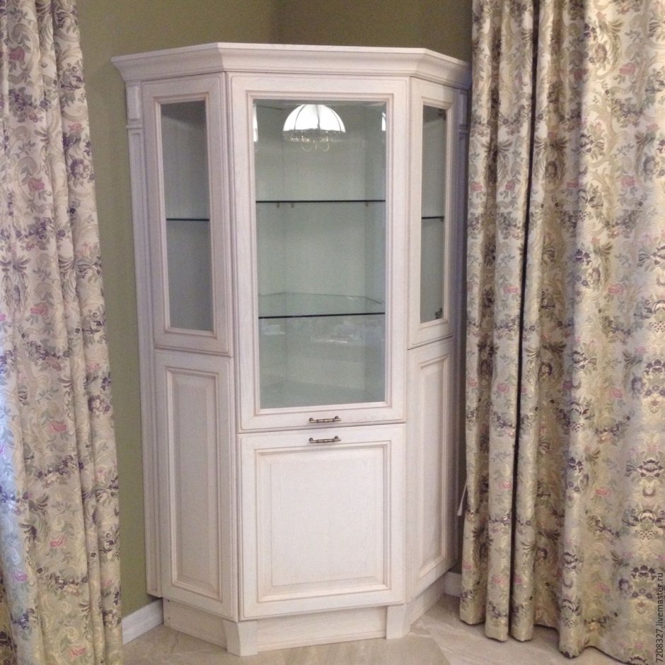 Угловой шкаф для посуды в гостиную