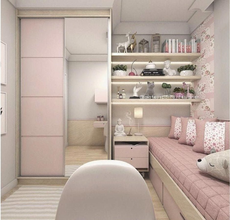 Маленькая детская комната для девочки