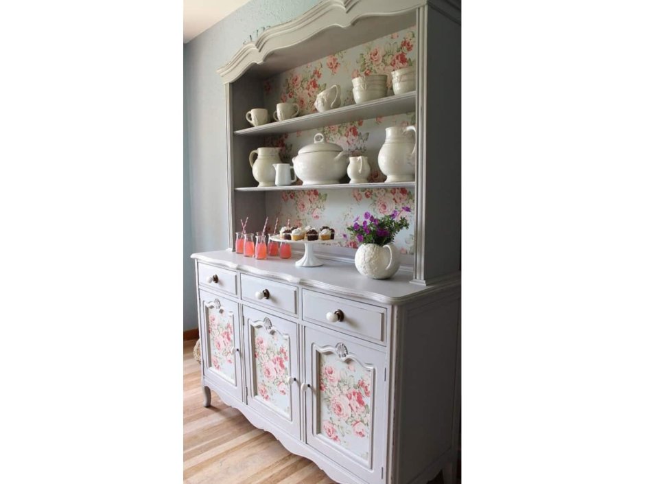 Преобразить старый Советский полированный сервант