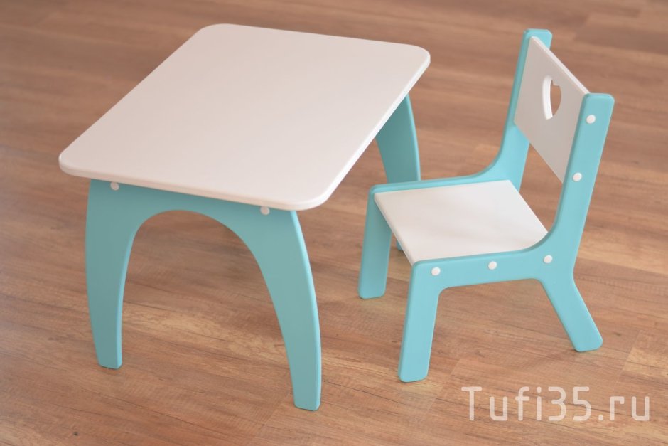 Детский пластмассовый столик и стульчик