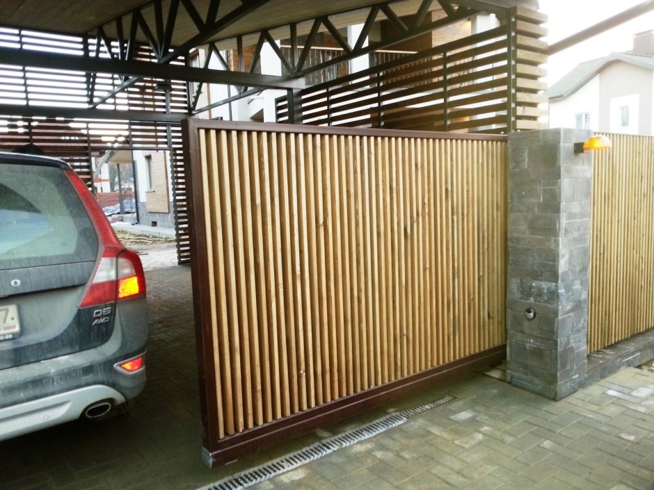 Откатные ворота обшитые деревом
