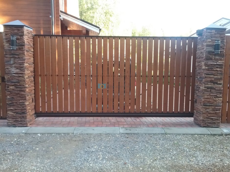 Откатные ворота метал с деревом