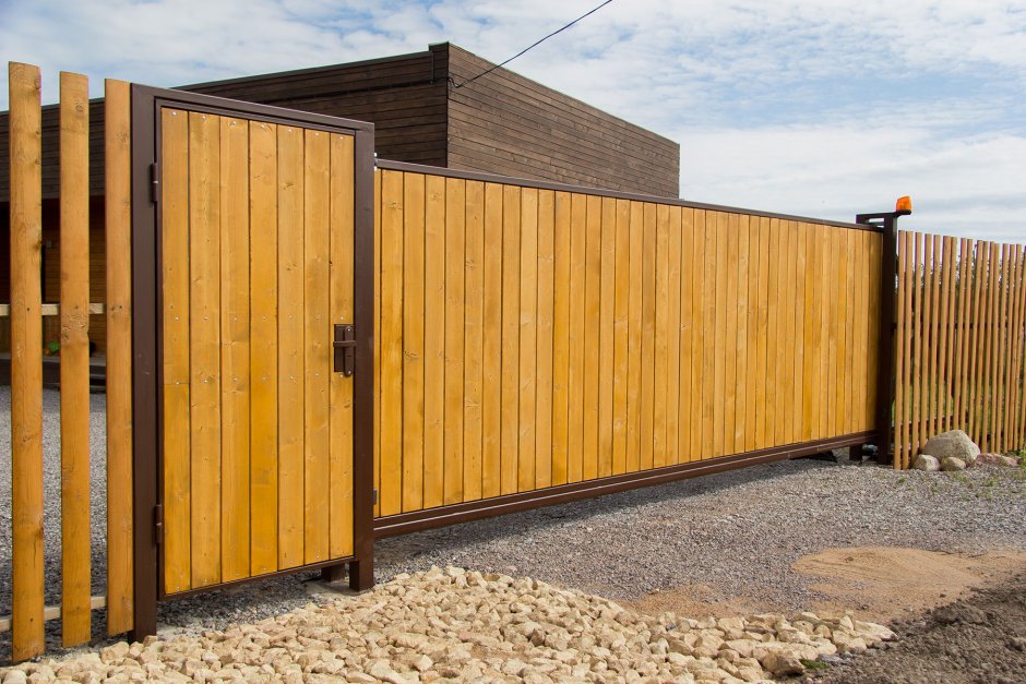 Откатные ворота металл с деревом