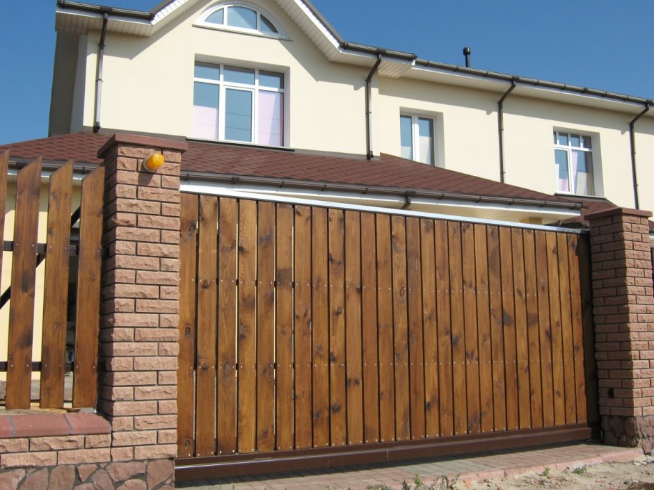 Откатные ворота металл с деревом