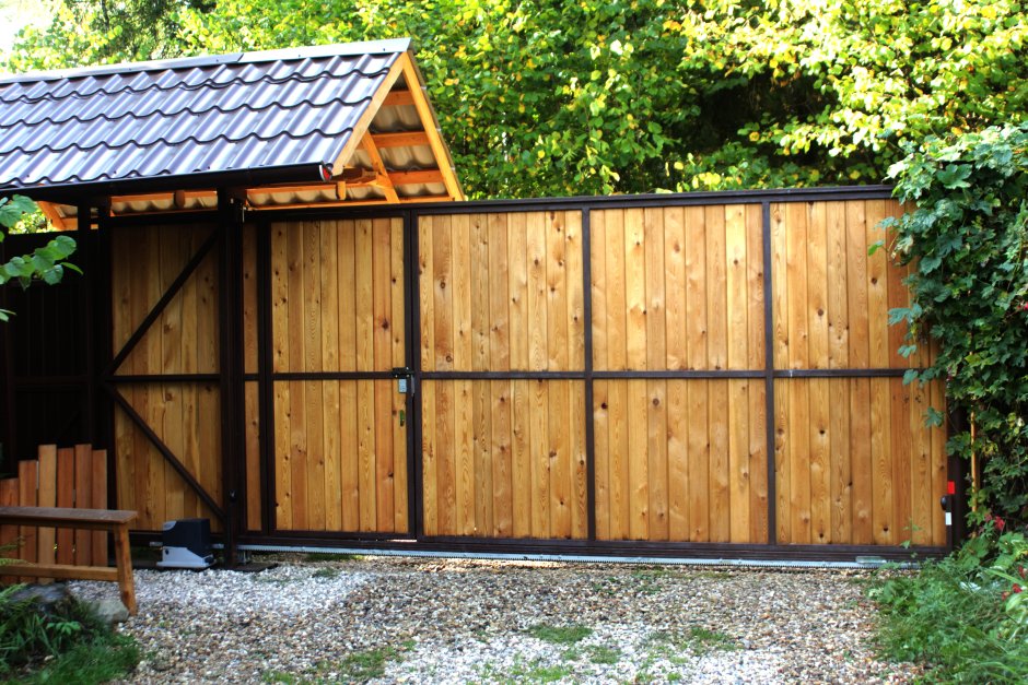 Деревянные откатные ворота