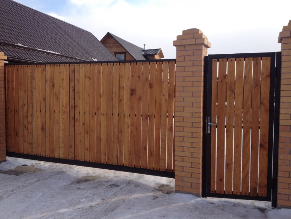 Откатные ворота обшитые деревом
