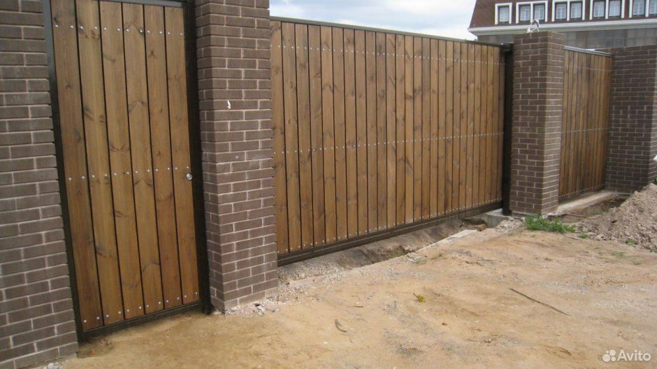 Ворота обшитые евроштакетником