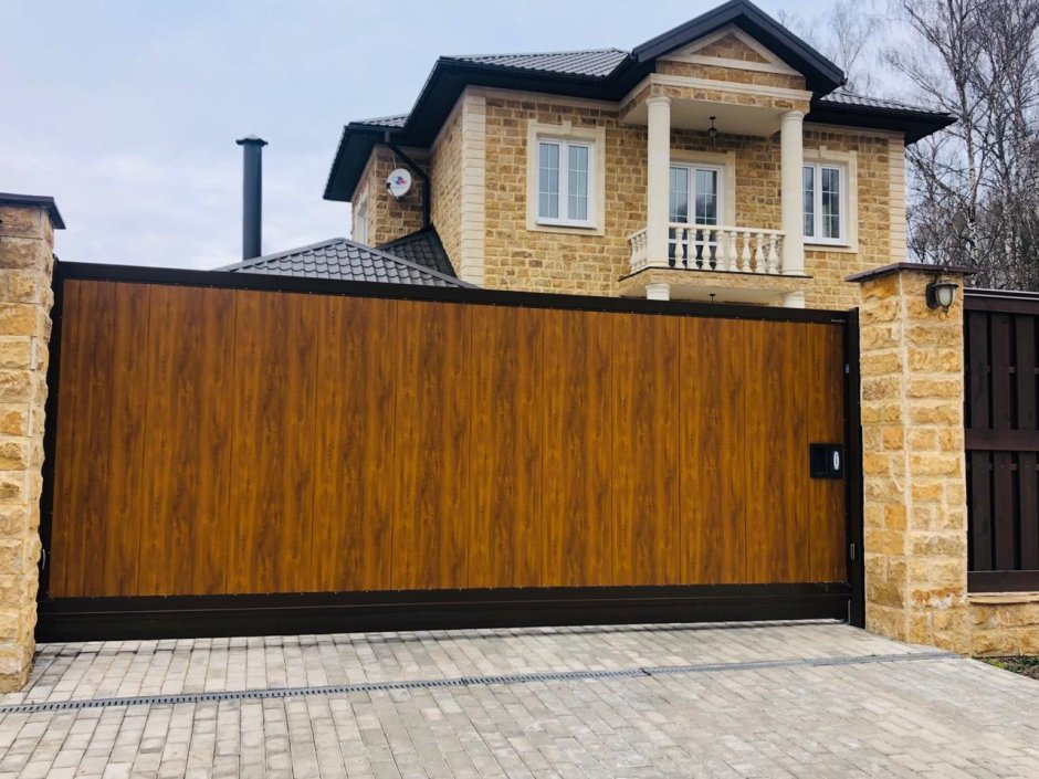 Современные деревянные ворота