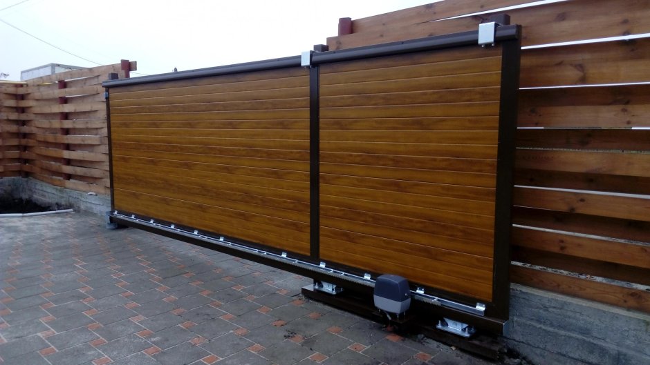Современные деревянные ворота