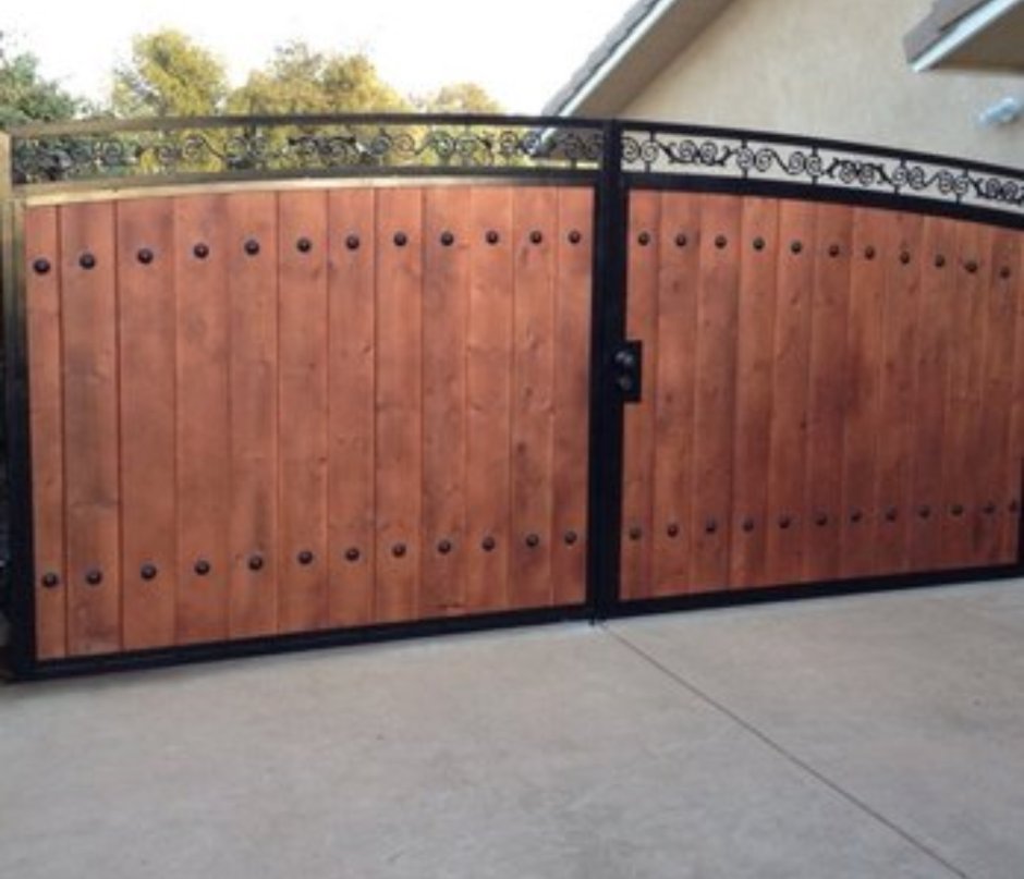 Откатные ворота метал с деревом