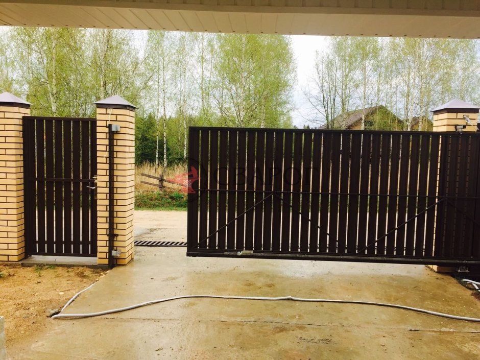 Раздвижные деревянные ворота