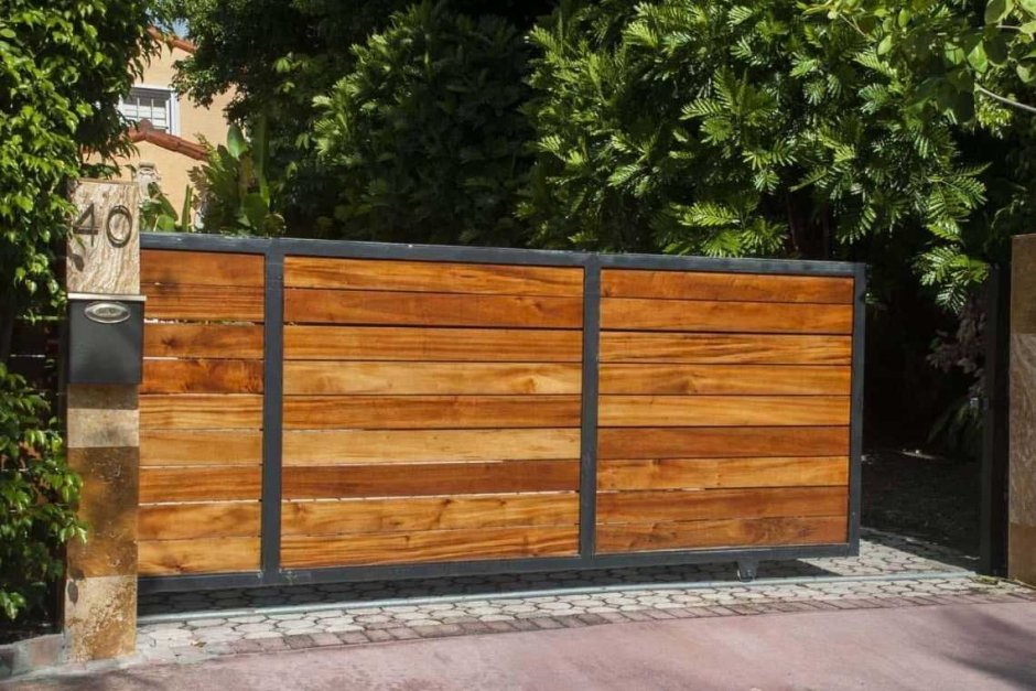 Откатные ворота обшитые деревом