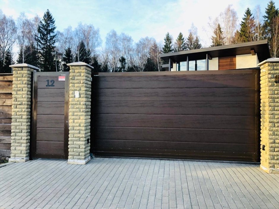 Откатные ворота из планкена