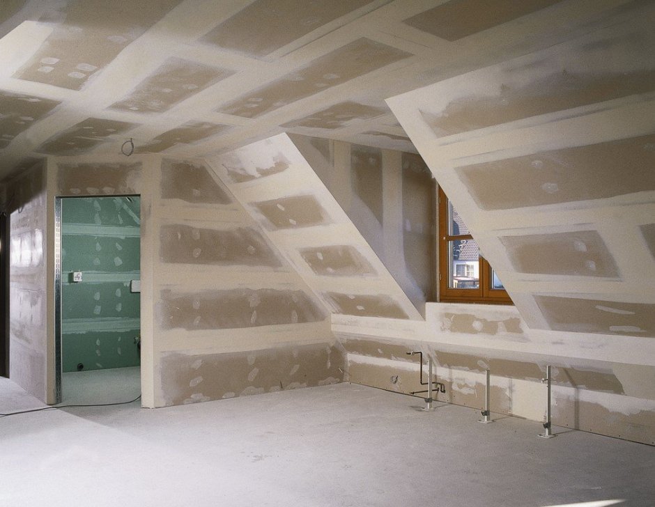 Отделка стен мансарды