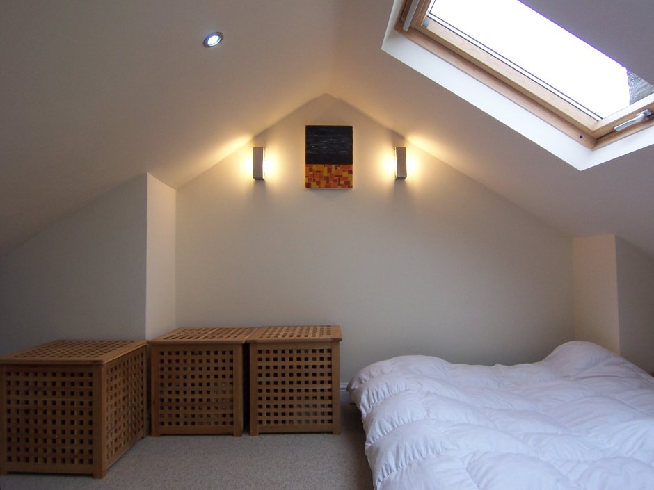 Отделка потолка мансарды гипсокартоном