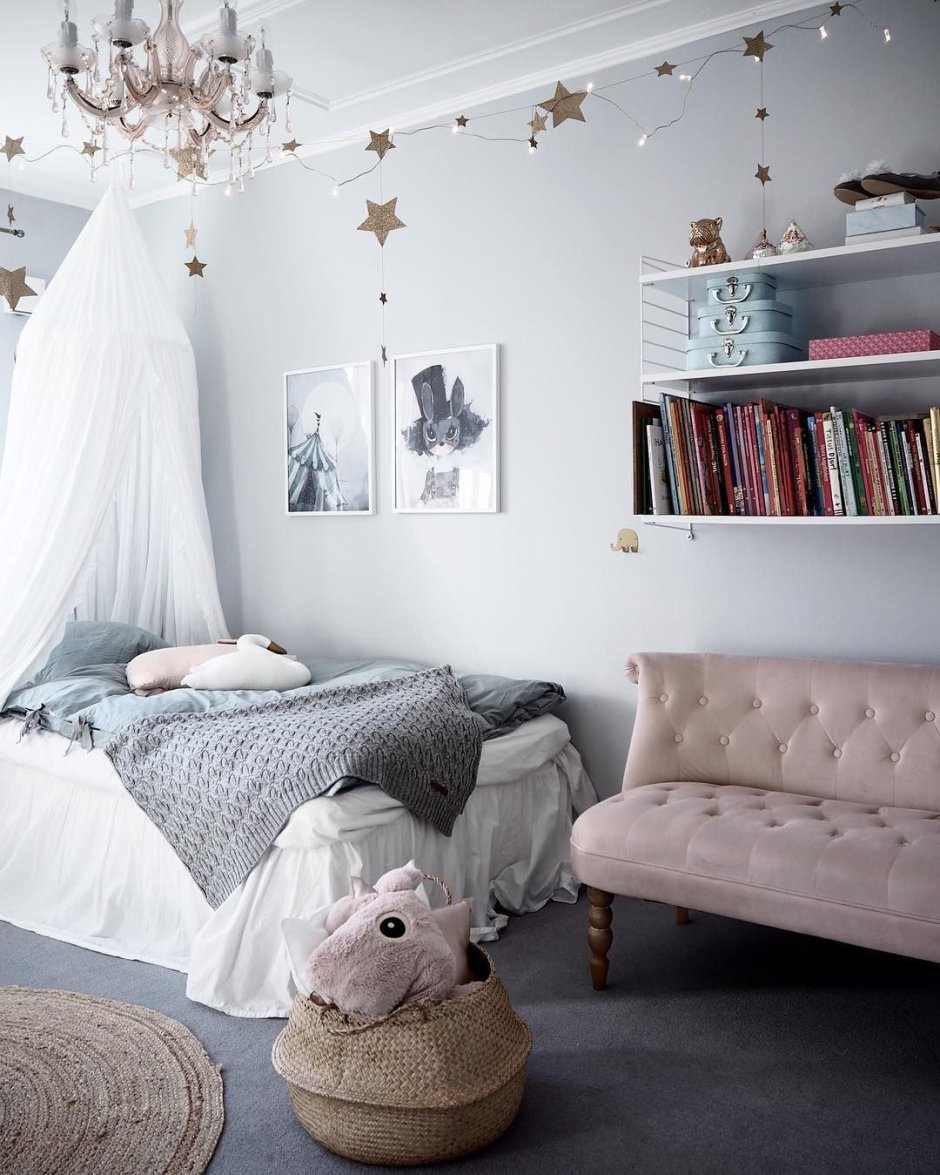 Детская голубого цвета в скандинавском стиле