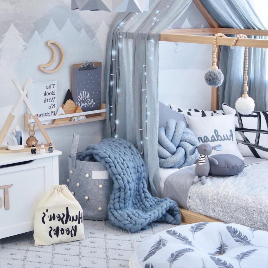 Серо голубая спальня