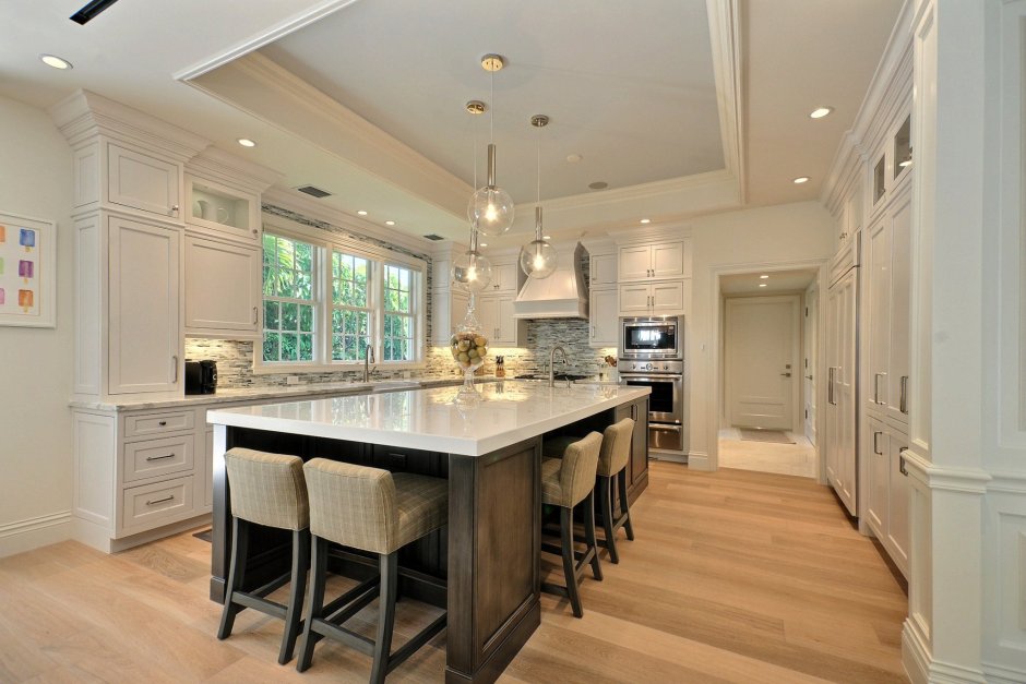 Интерьер кухни в частном доме