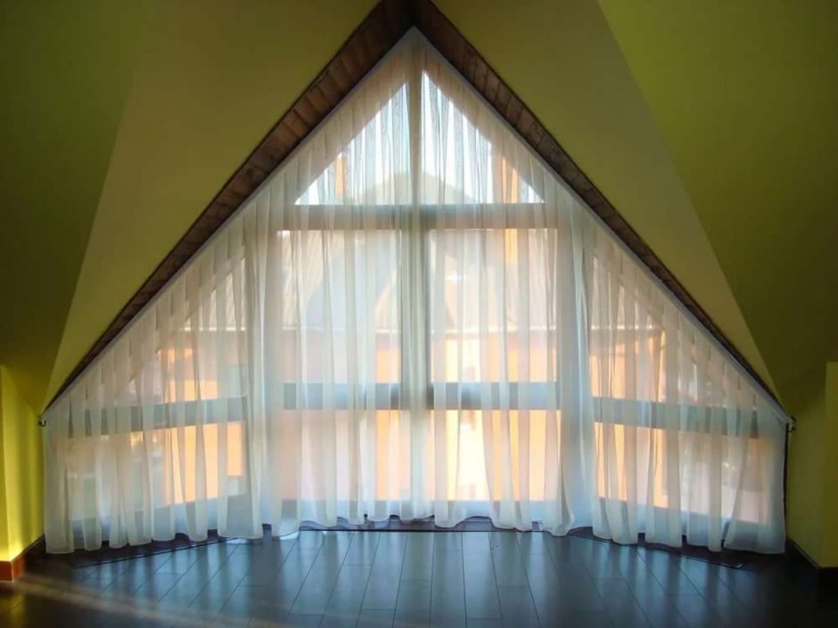 Вертикальные жалюзи на треугольные окна