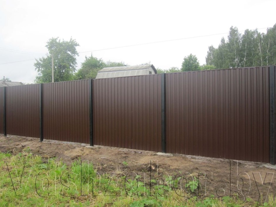 Коричневый забор RAL 8017