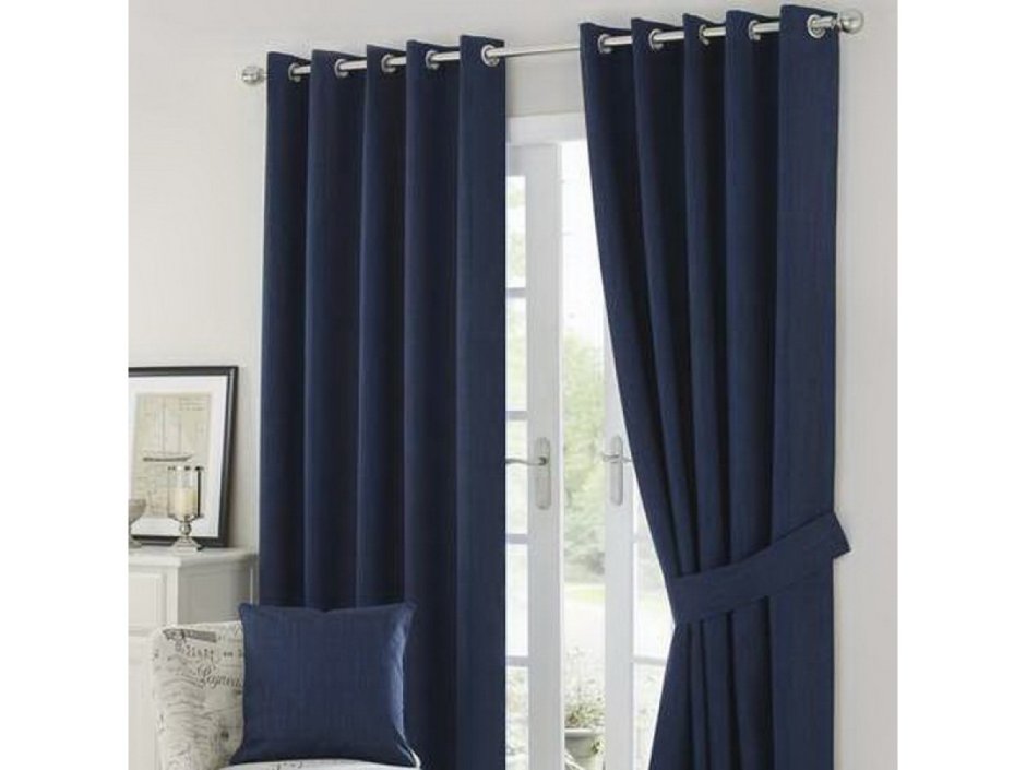 Современная классика синие шторы в гостиной