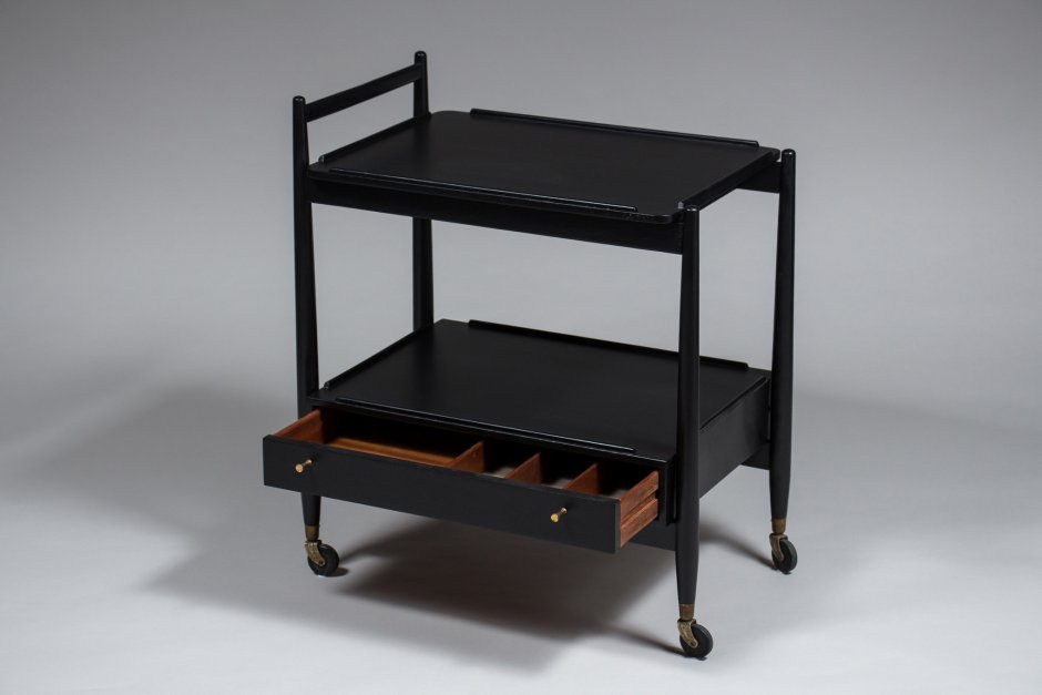 Катающийся столик