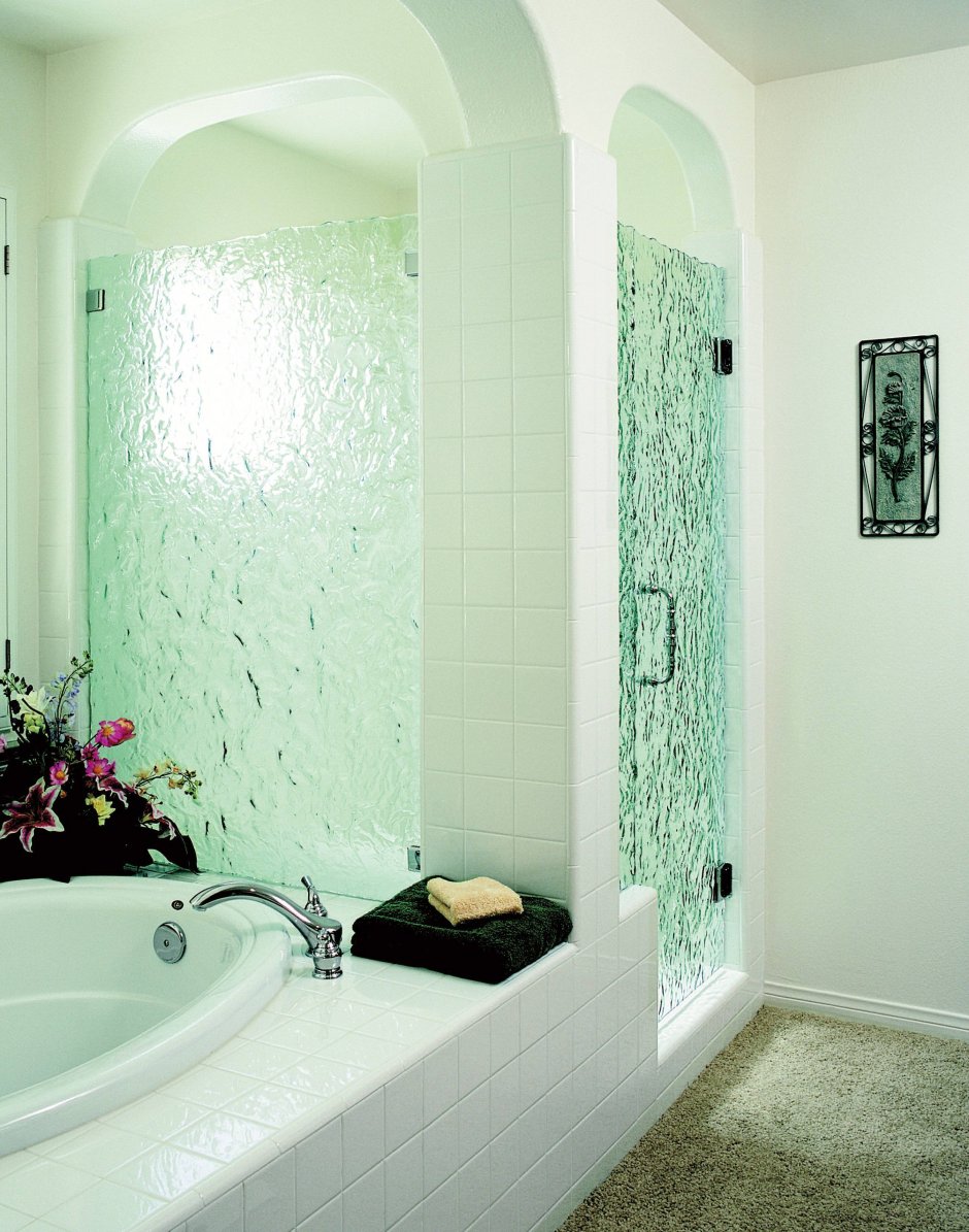 Стекло вместо плитки в ванной