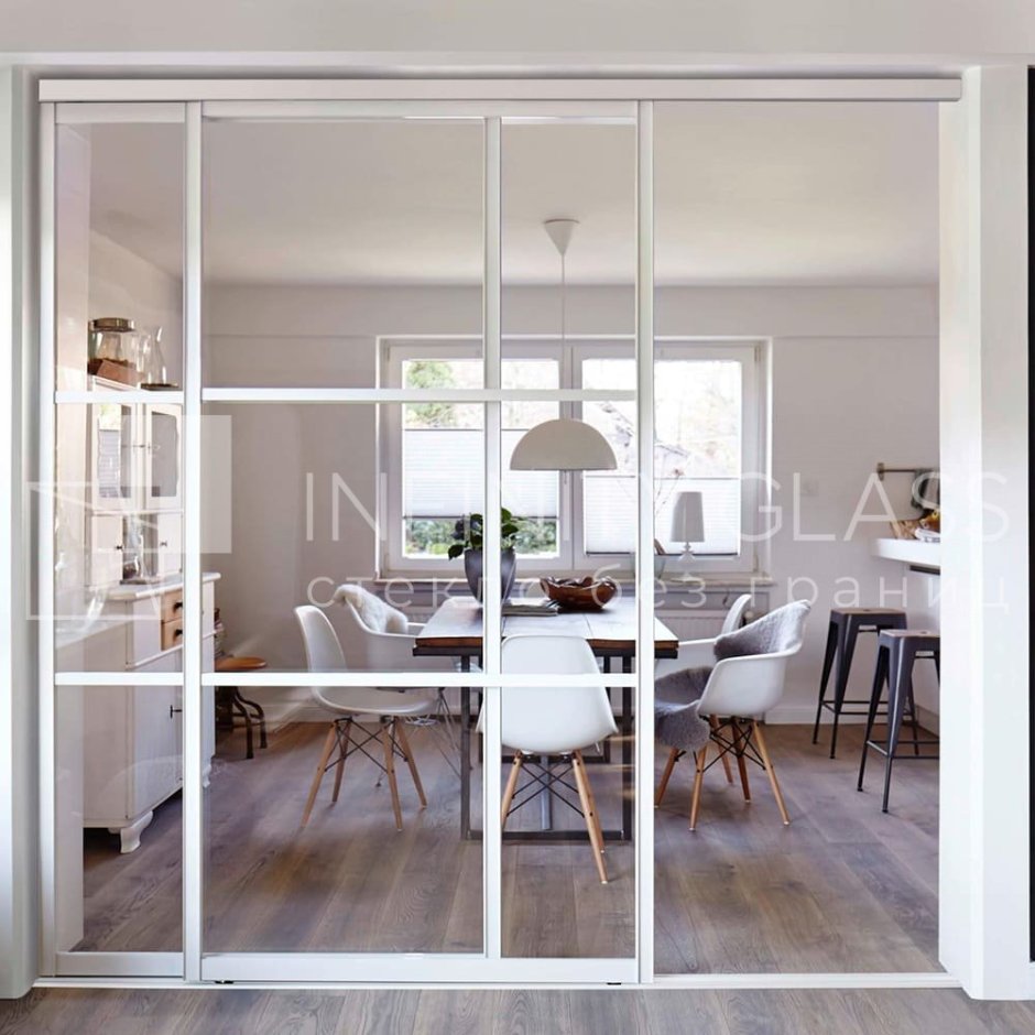 Стеклянная перегородка на кухне