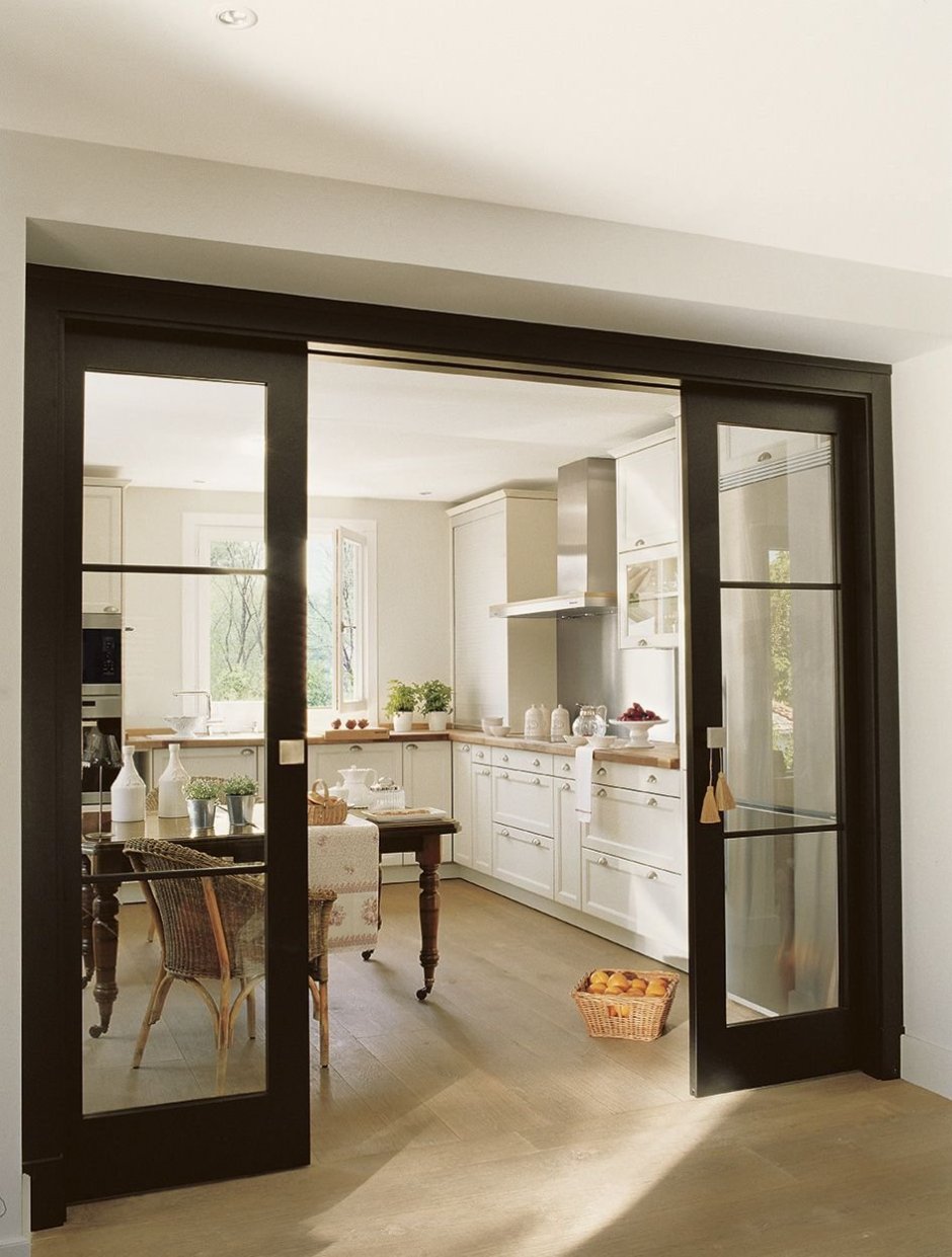 Кухня с раздвижными дверками