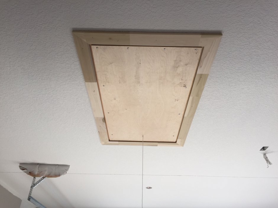 Декоративный люк чердака